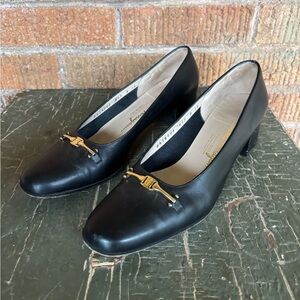 Salvatore Ferragamo Boutique Black Leather Heeled Loafer Pumps Sz 8 2A Luxury